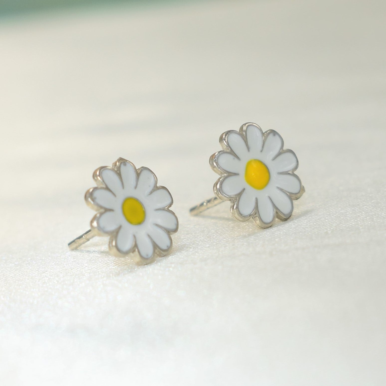 Daisy Push Back Studs - Sterling Silver Trending Handmade Flower Earrings for her - Gift for daughter